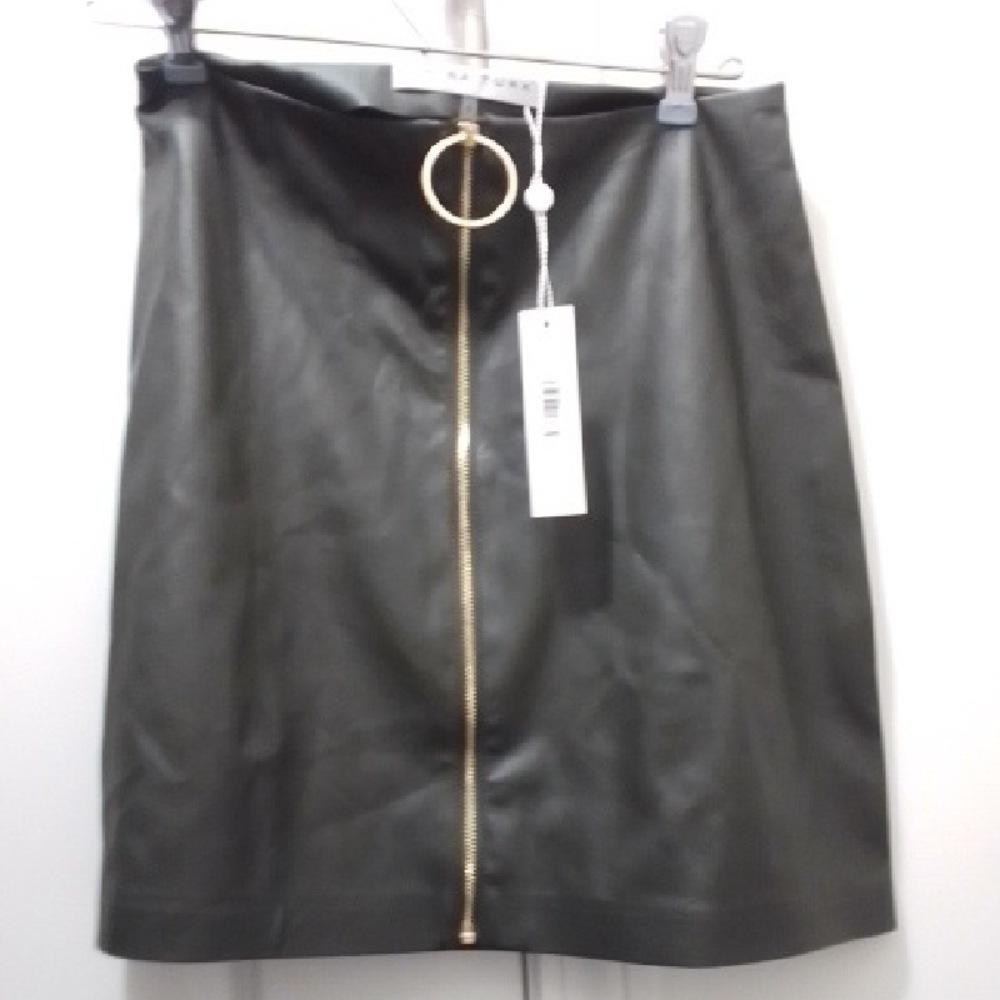 NWT Trina Turk Crocodile short Skirt
